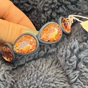 🌟NEW🌟 Beautiful slate gray bracelet with pink large stones!